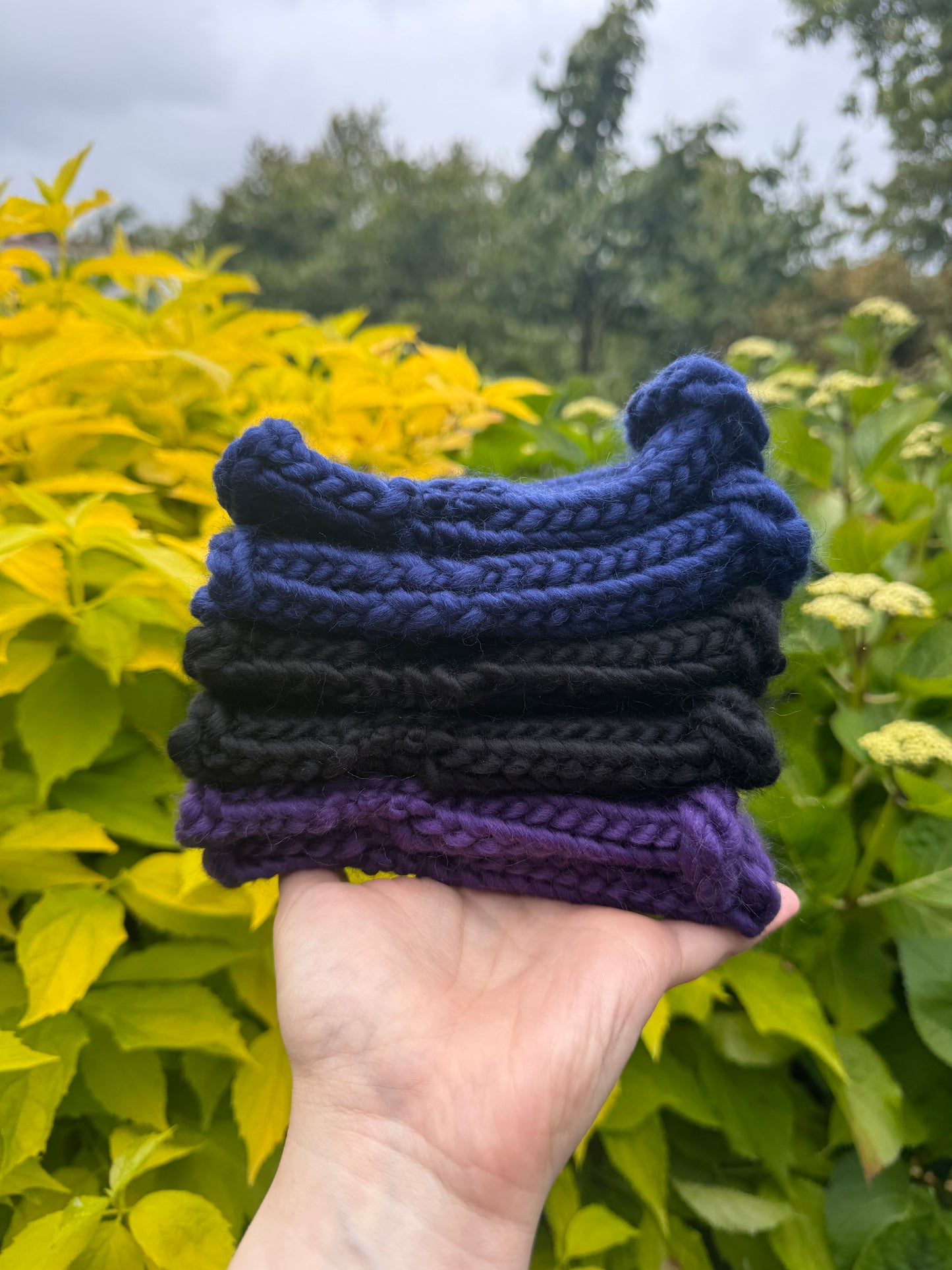 Navy fingerless gloves in 100% merino wool