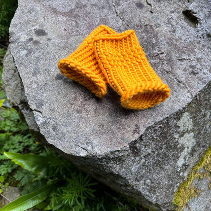 Buttercup fingerless gloves in 100% merino wool