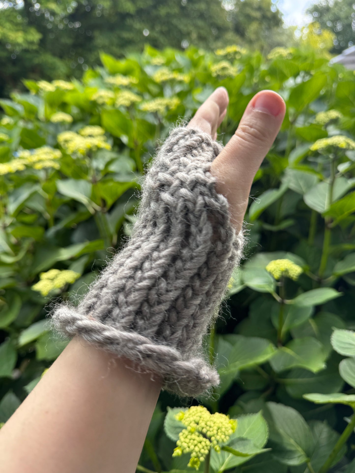 Grey Shetland fingerless gloves in 100% shetland wool