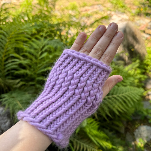 Lavender fingerless gloves in 100% merino wool