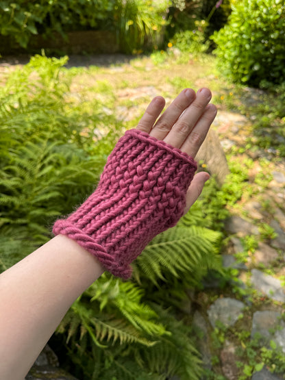 Mulberry fingerless gloves in 100% merino wool