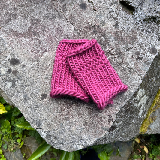 Mulberry fingerless gloves in 100% merino wool