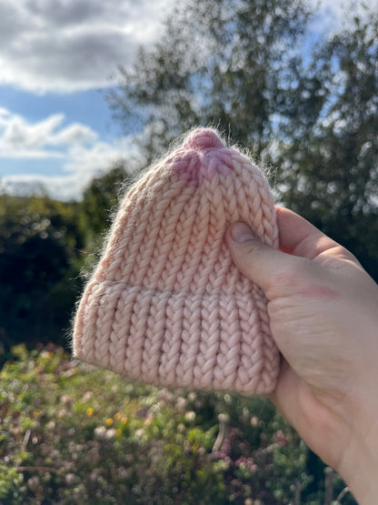 0-3 Months - Knitted boob hat - breastfeeding