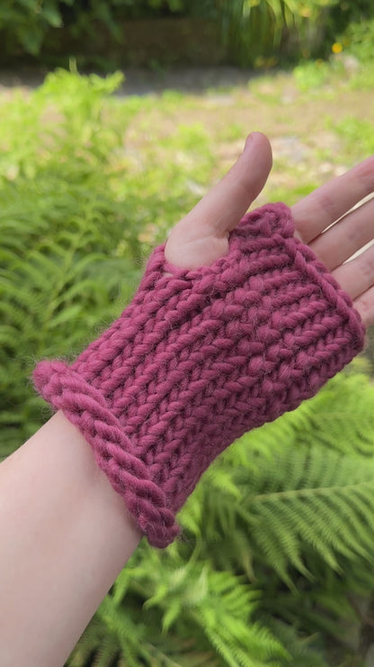 Mulberry fingerless gloves in 100% merino wool